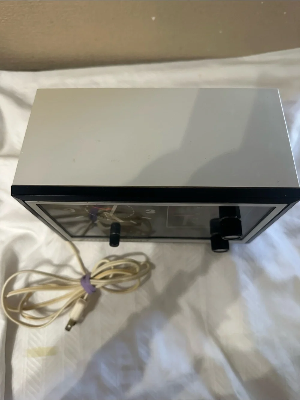 Vintage General Electric Analog Clock Radio